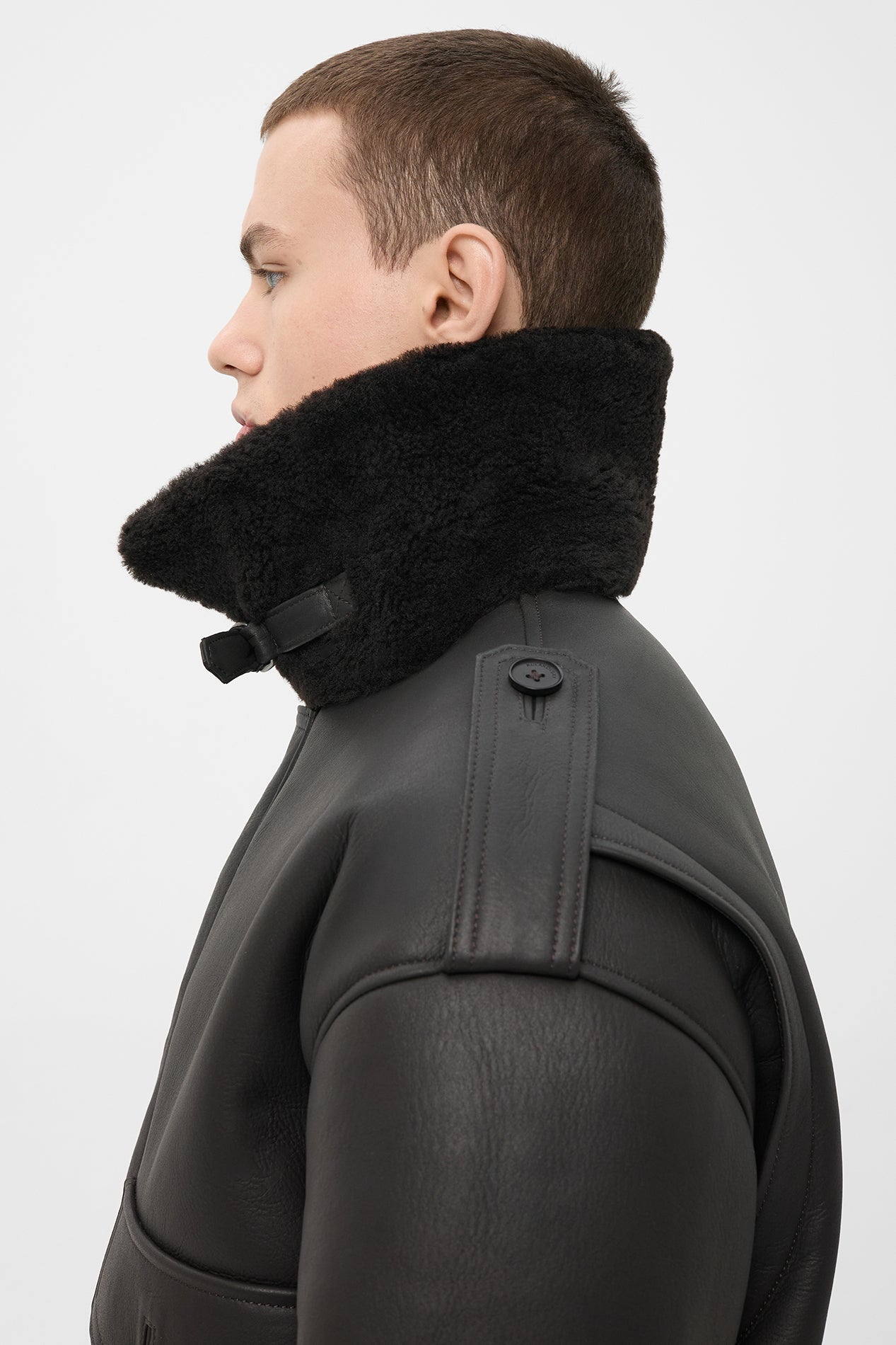 ДУБЛЯНКА З ОВЧИНИ THOM У ТЕМНО-КОРИЧНЕВОМУ