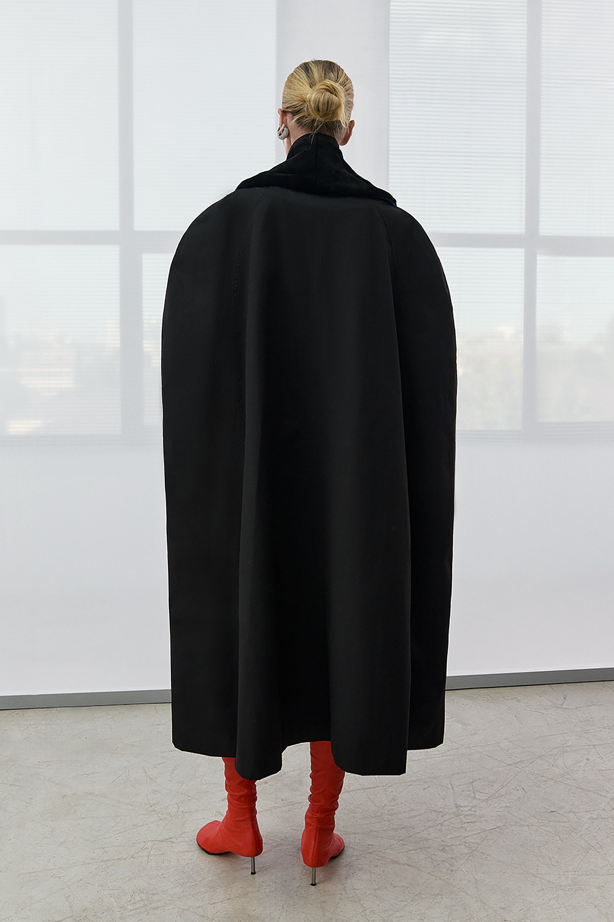 ТРЕНЧ-КЕЙП АСТЕР ЧОРНИЙ(FW26.1.1)