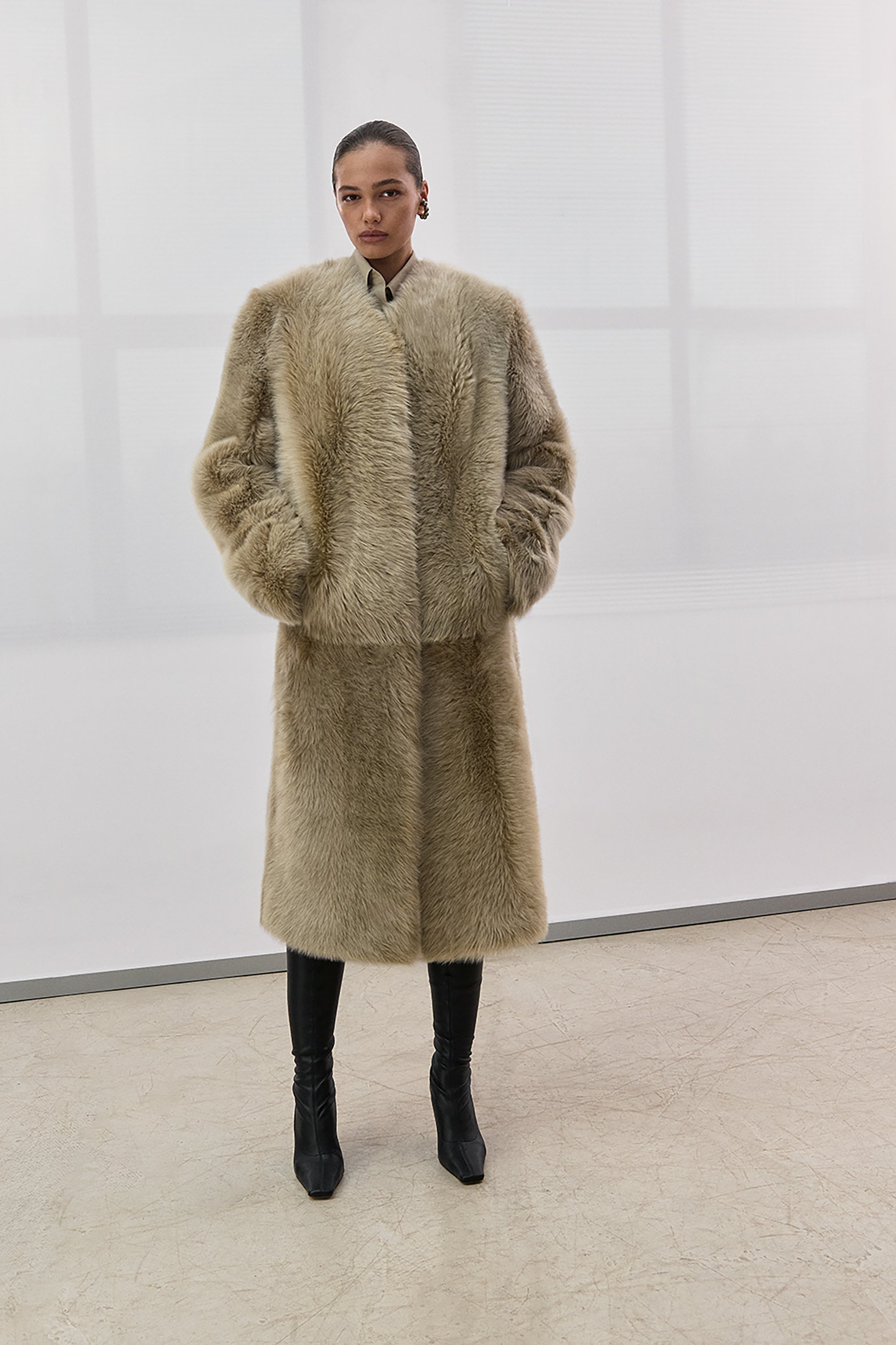 ШУБА РОУЕН ПЕРЛИННО-ОЛИВКОВА(FW26.21.9)