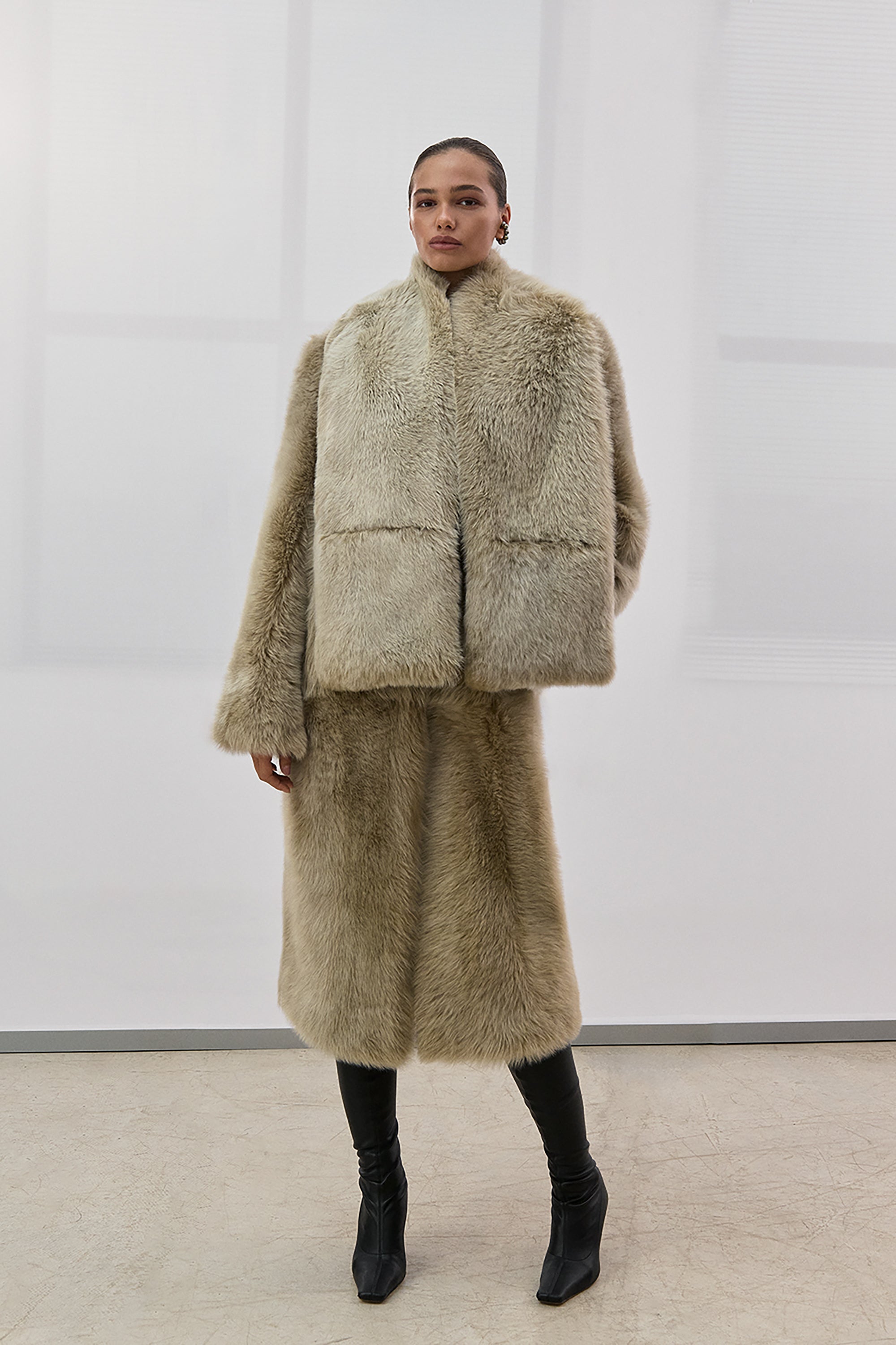 ШУБА РОУЕН ПЕРЛИННО-ОЛИВКОВА(FW26.21.9)