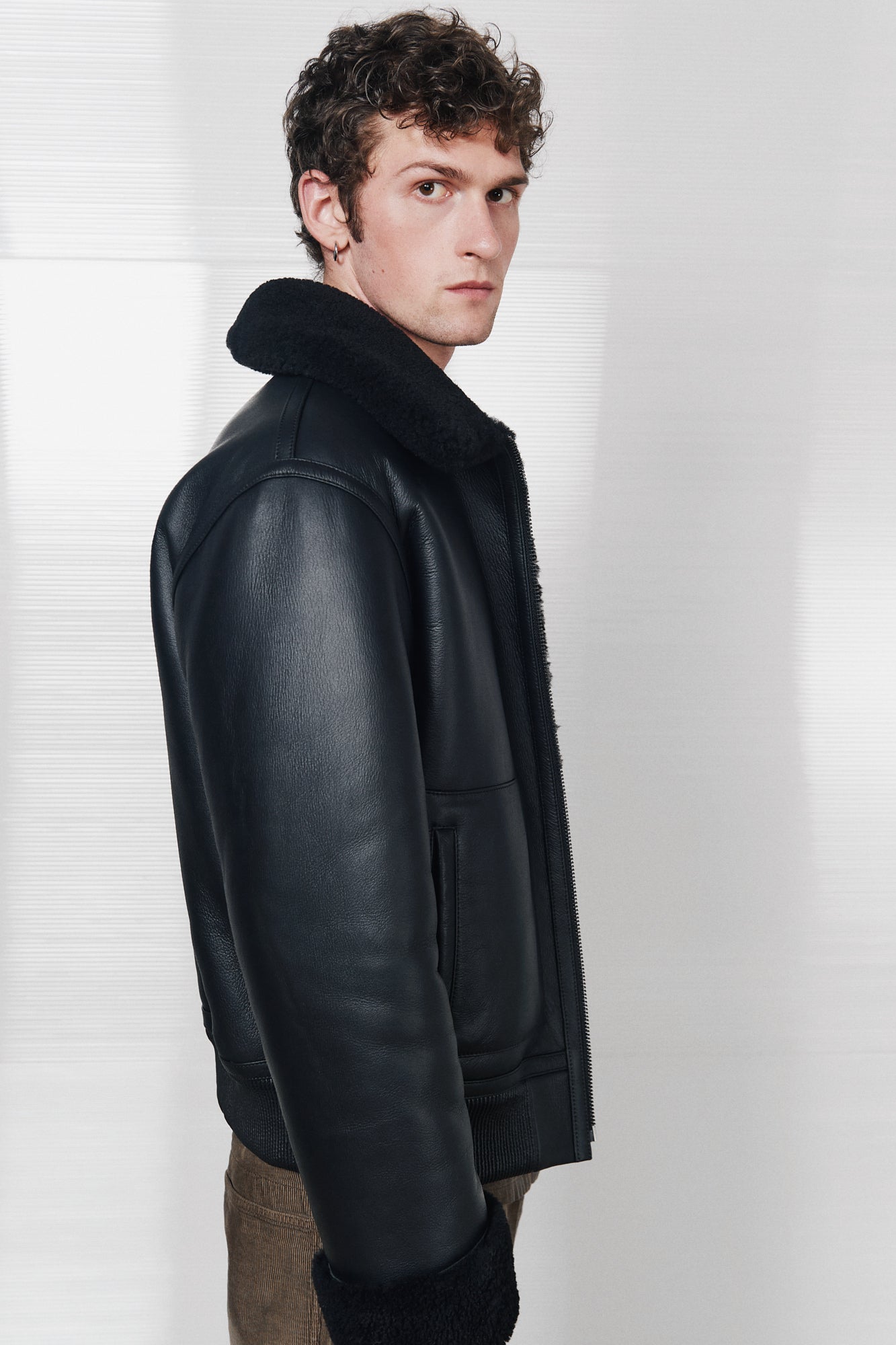 Двостороння дублянка-бомбер  чорна